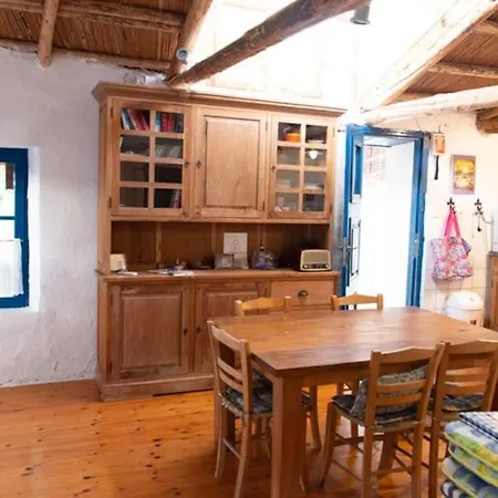 Σπίτι διακοπών Original Stone Cottage, 4km, Wifi, Max 6p